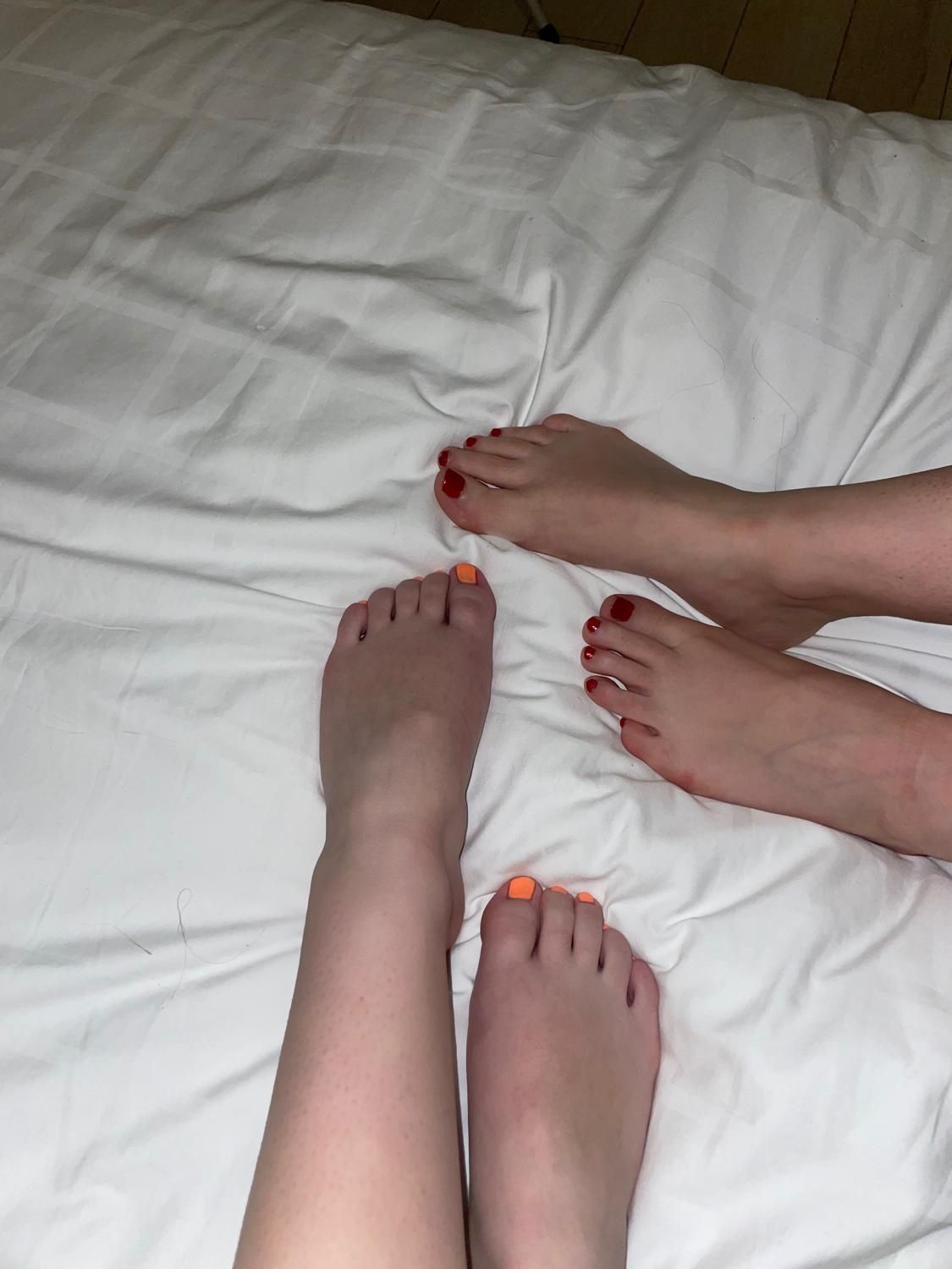 2womensfeet's media