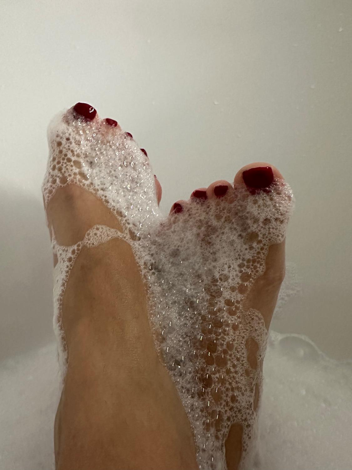 Aime-mes-pieds's media