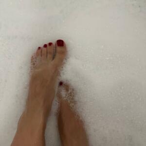 Aime-mes-pieds's media