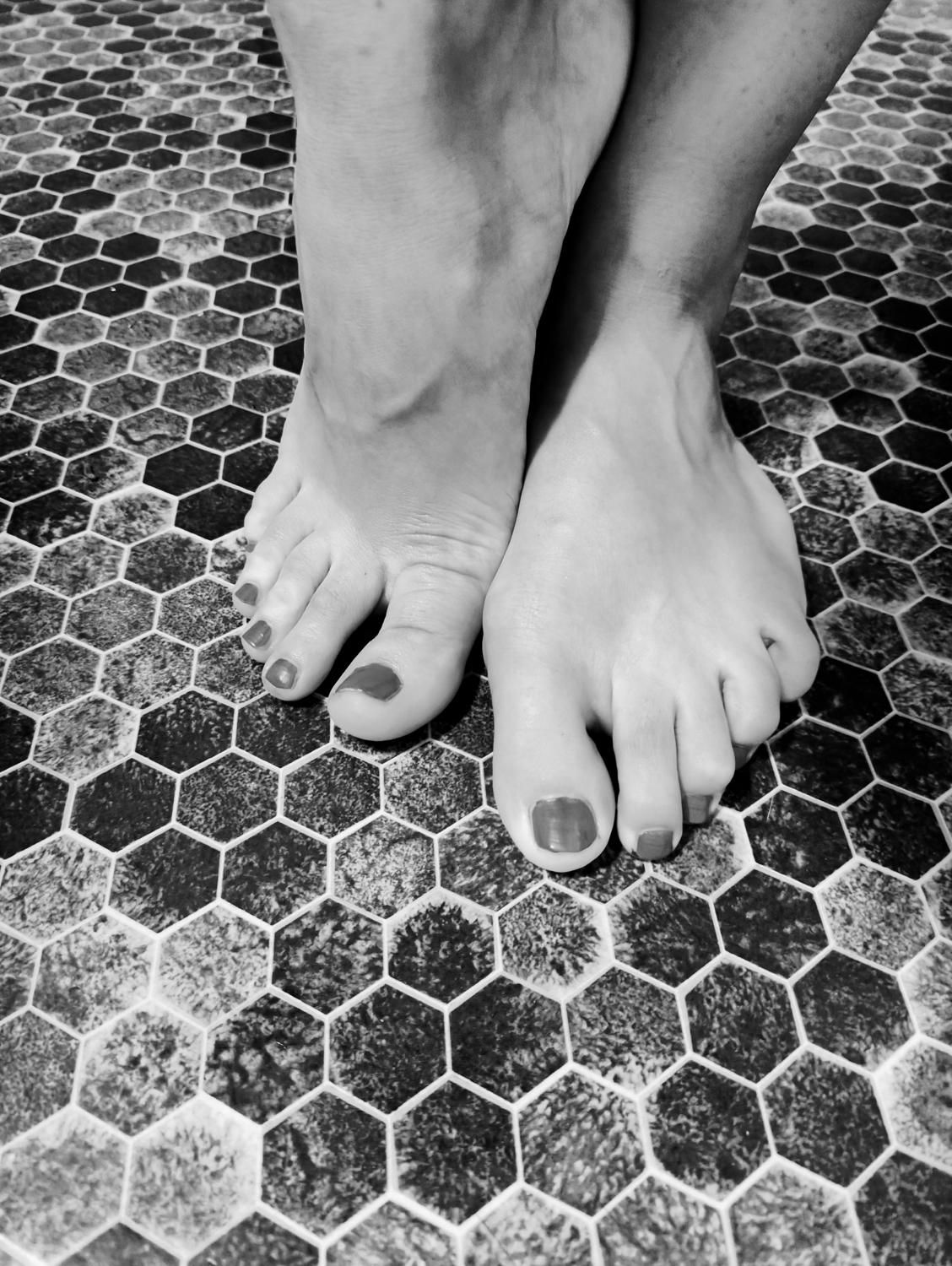 Alexsexyfeet's media