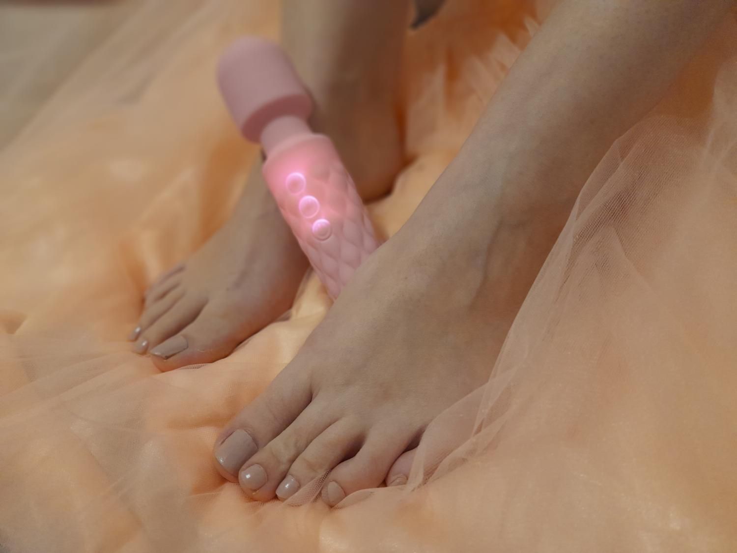 Alyseahotfeets's media