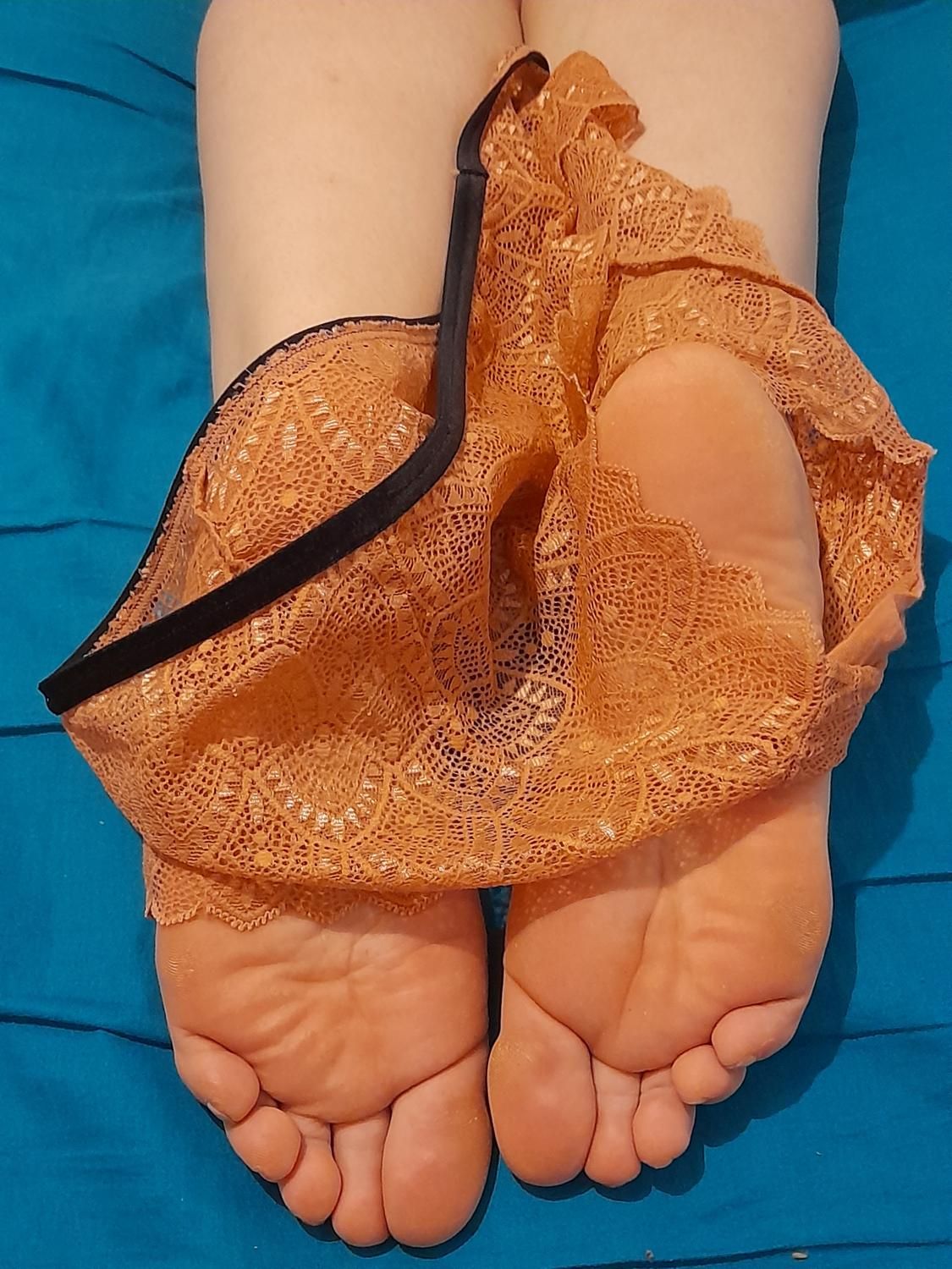 Alyseahotfeets's media