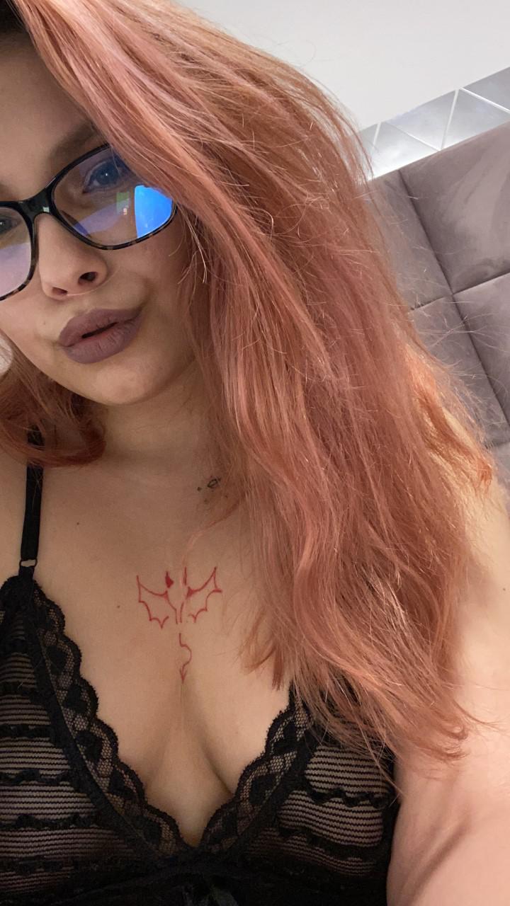 Anaischerry's media