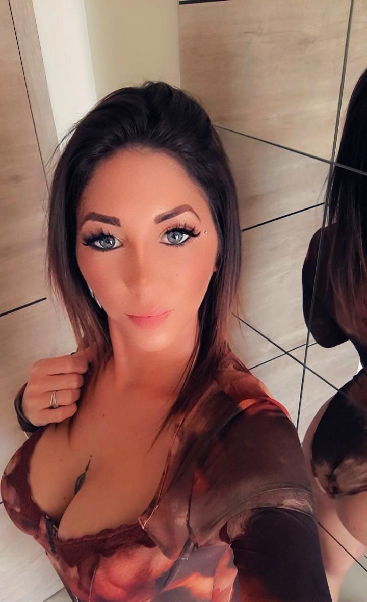 Anaismolothaa's media
