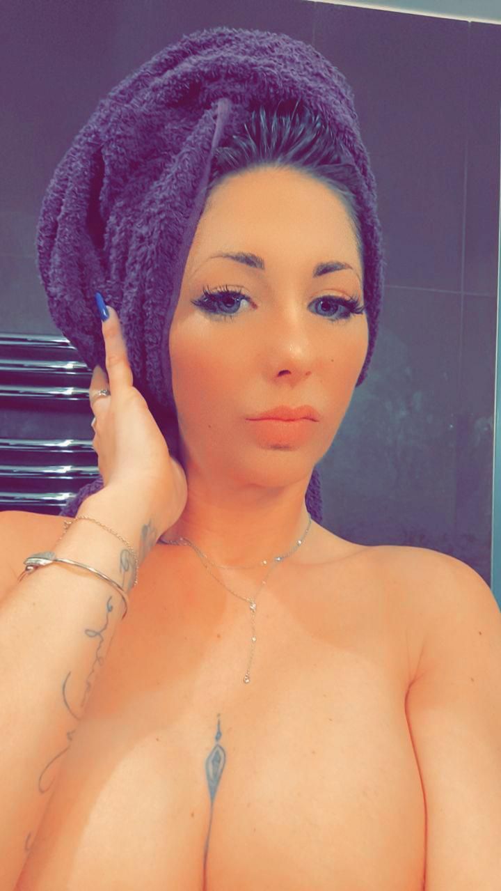 Anaismolothaa's media