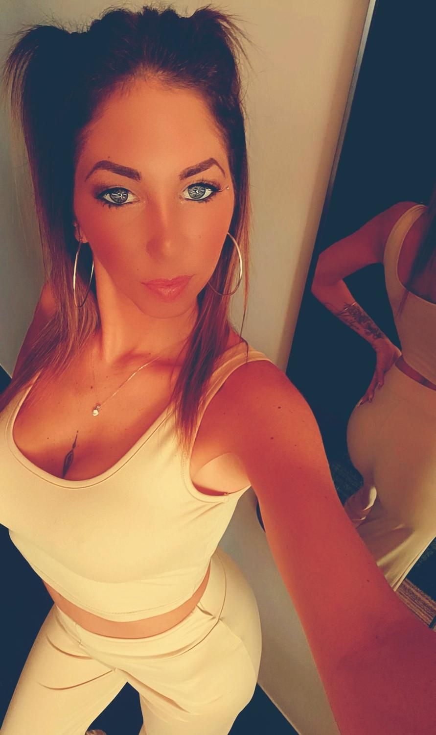 Anaismolothaa's media