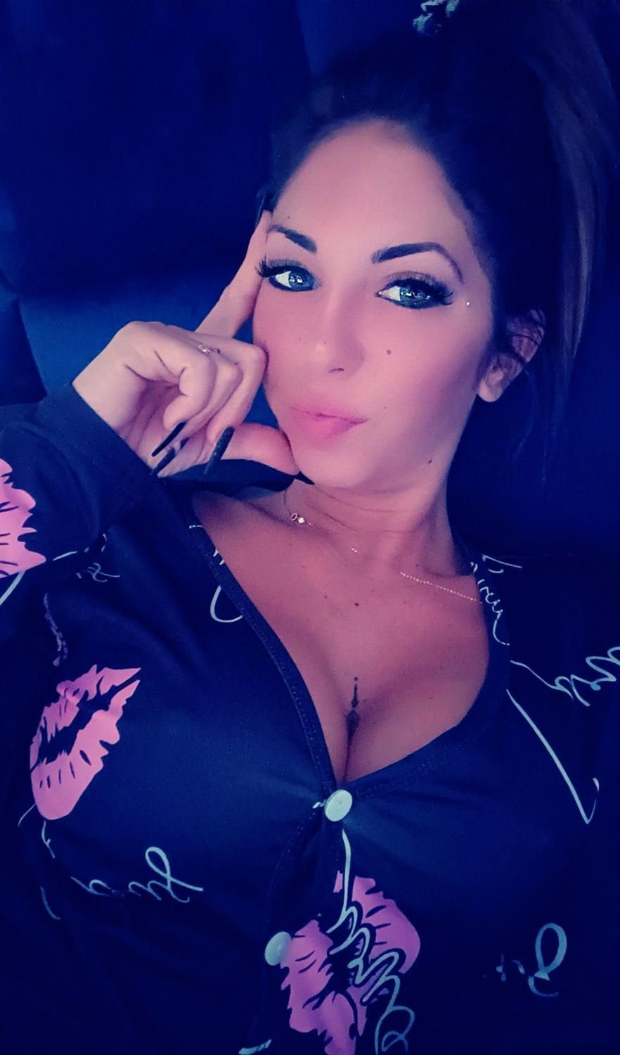 Anaismolothaa's media