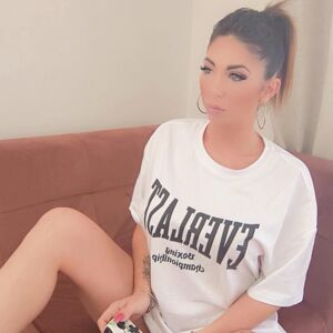 Anaismolothaa's media