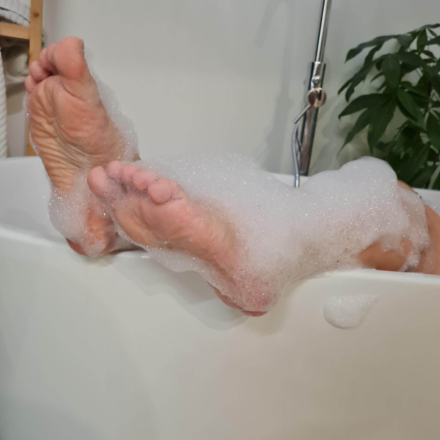 Angel_feet_1's media
