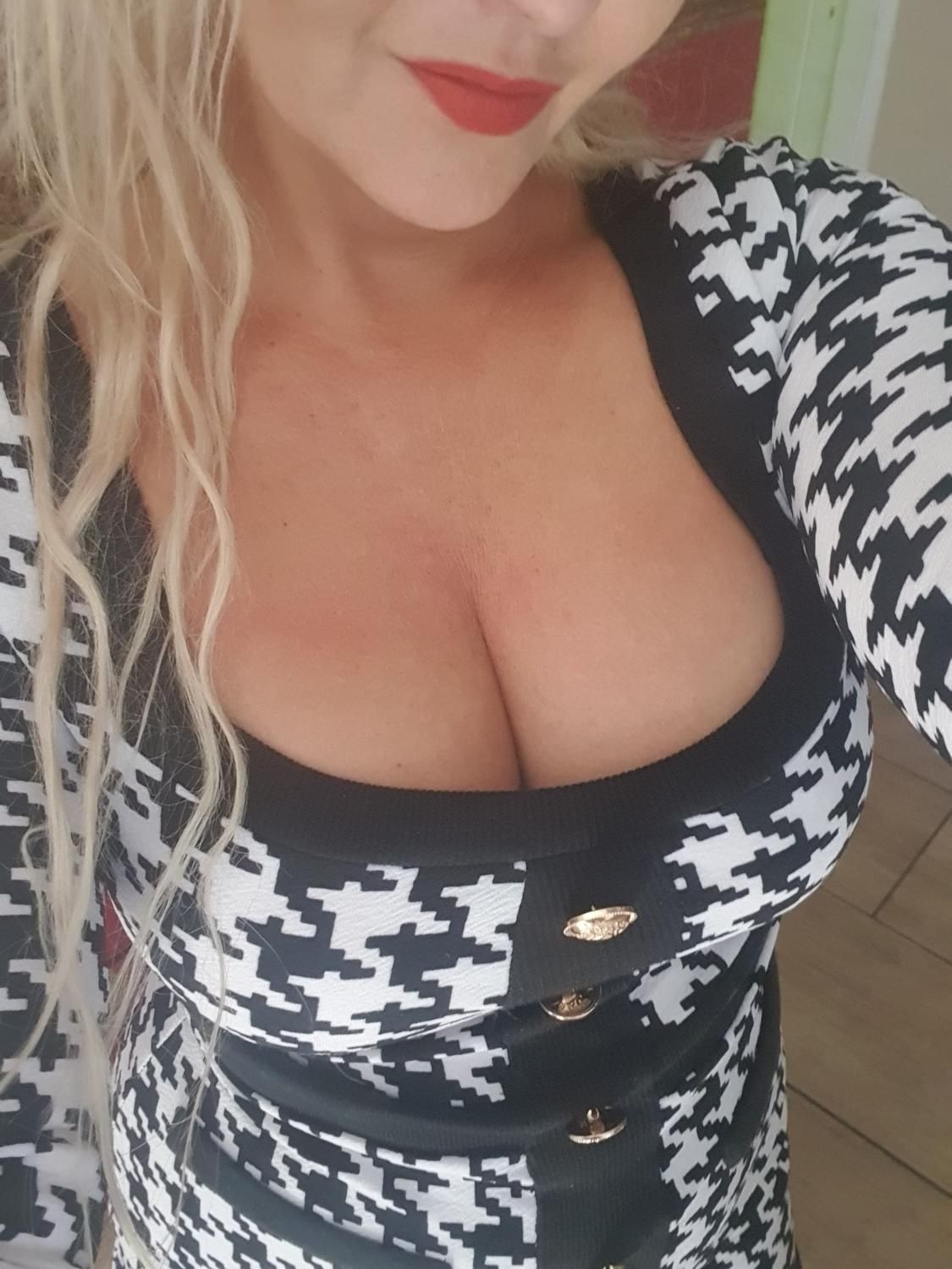 Angiecoquina's media