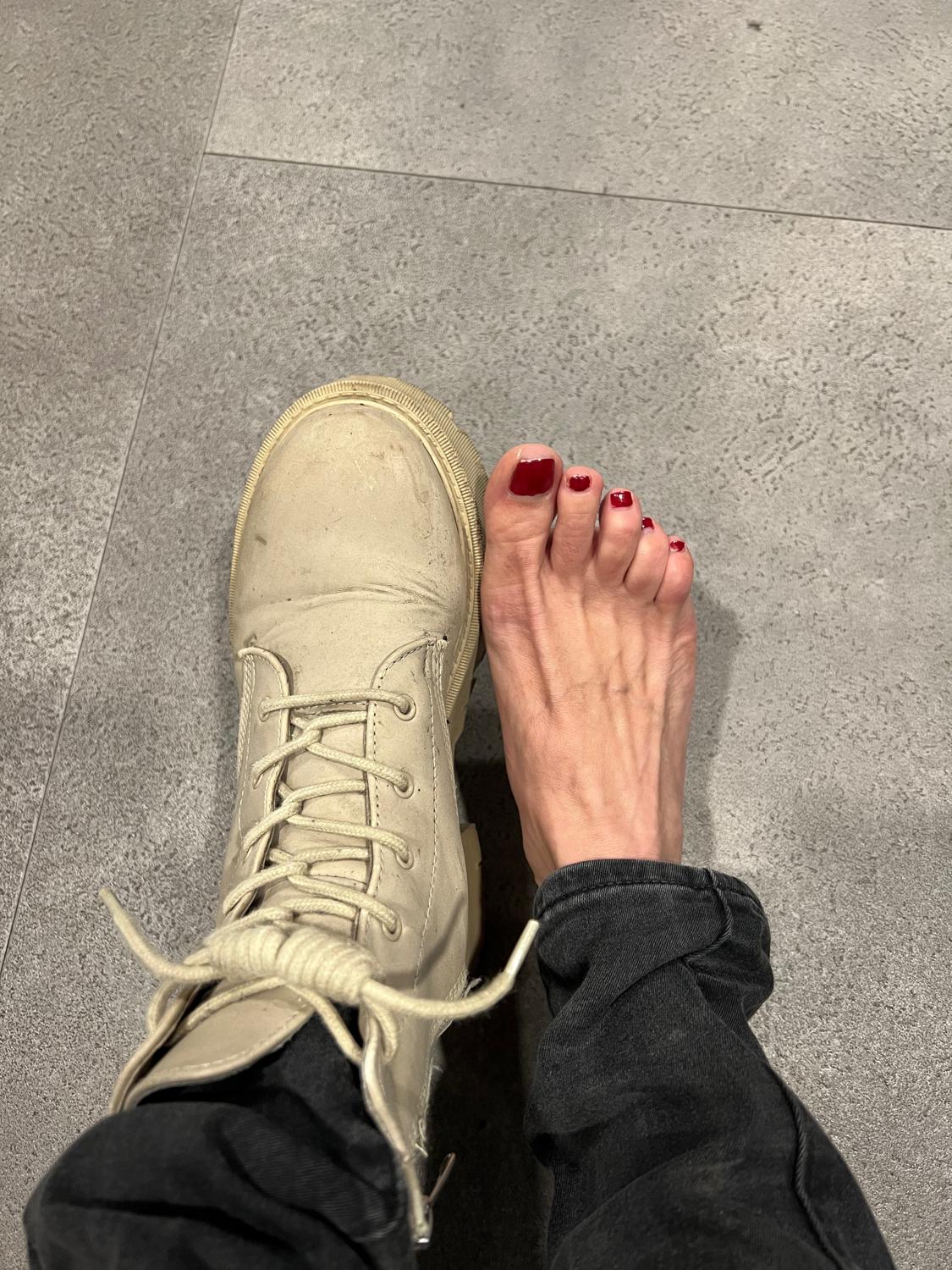 Angiesexyfeet's media