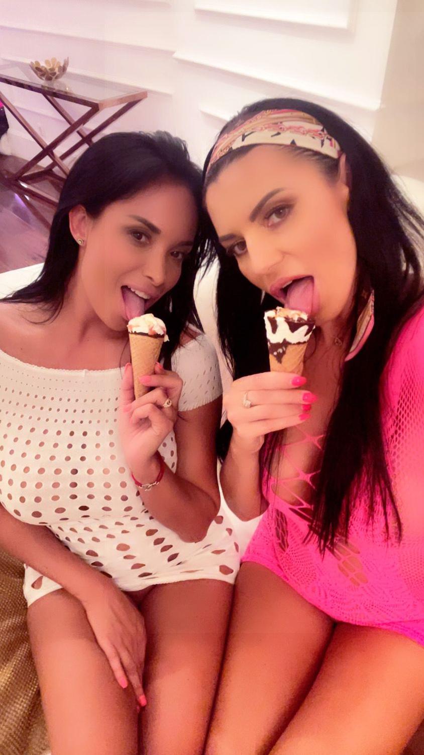 Anissakate's media