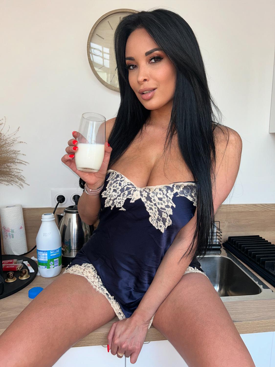 Anissakate's media