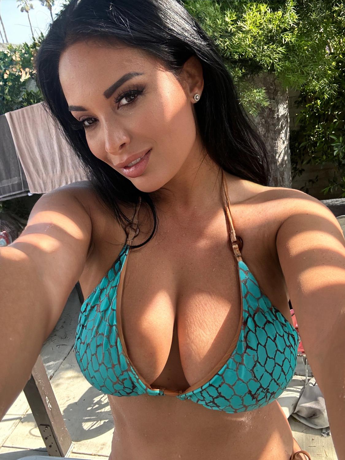 Anissakate's media