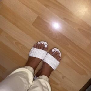 Apricotfeet's media