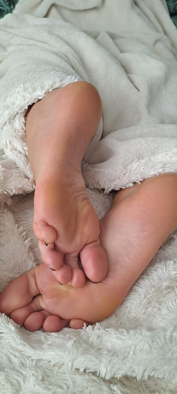 Aria_feet's media