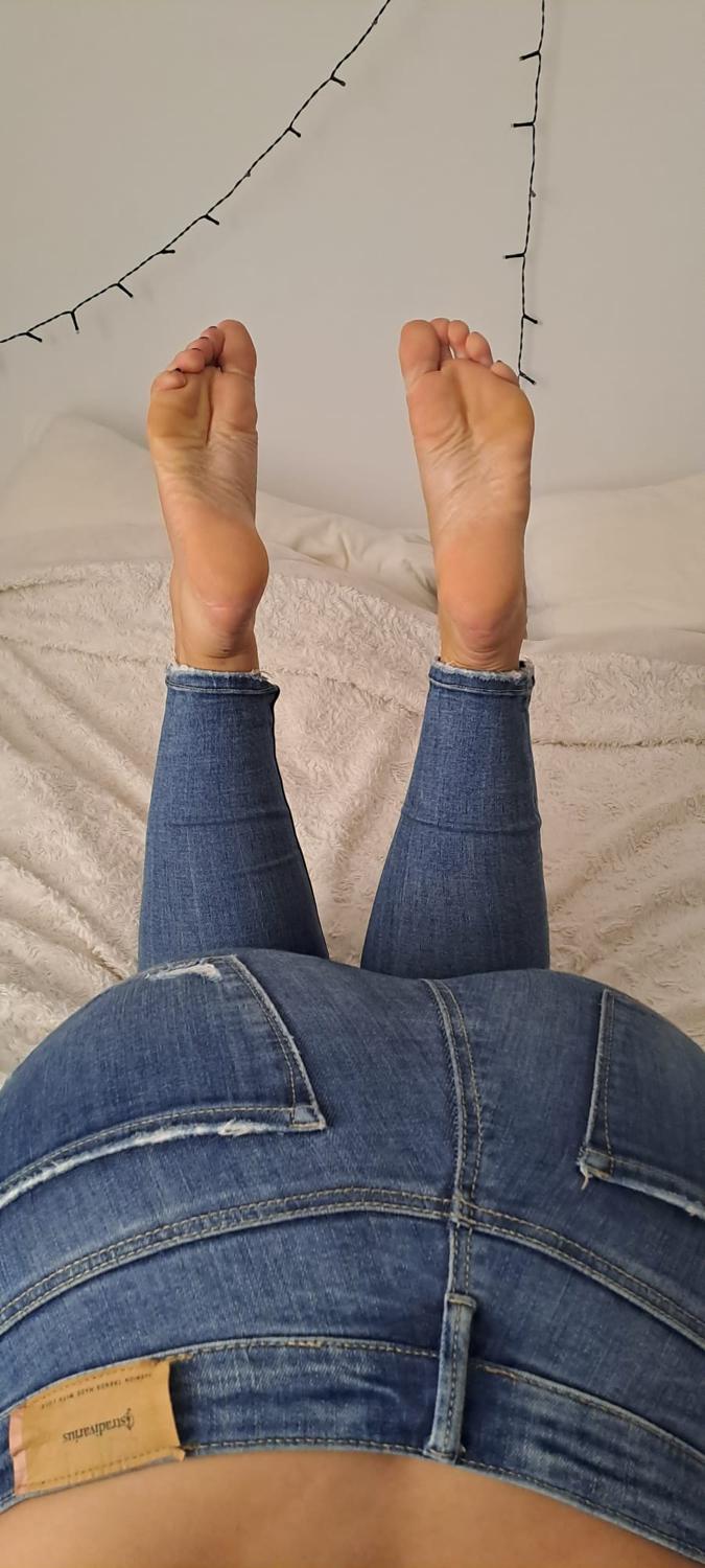Aria_feet's media