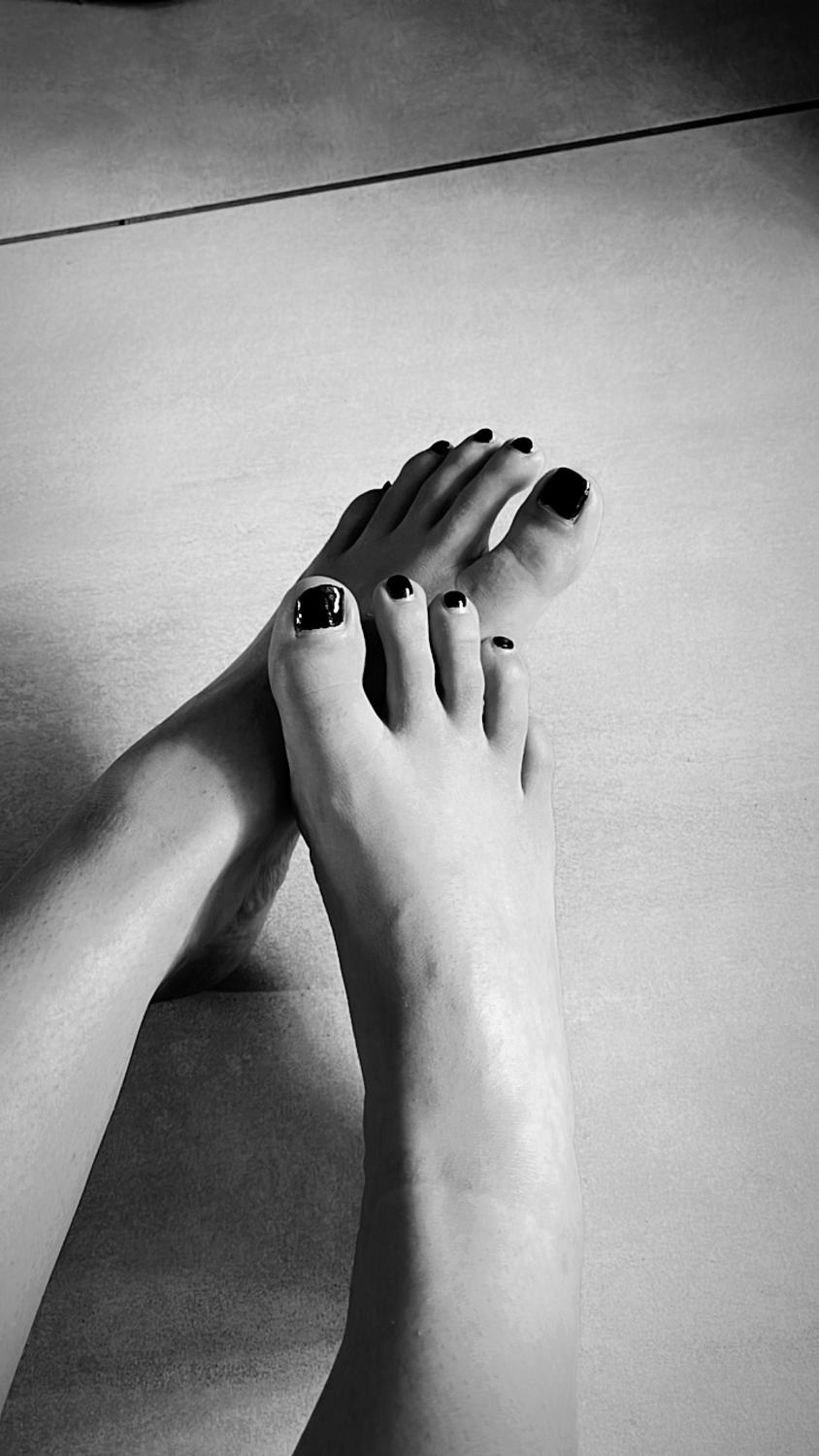 Aria_feet's media