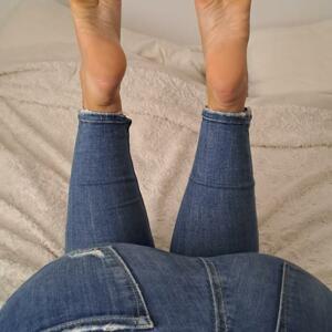 Aria_feet's media