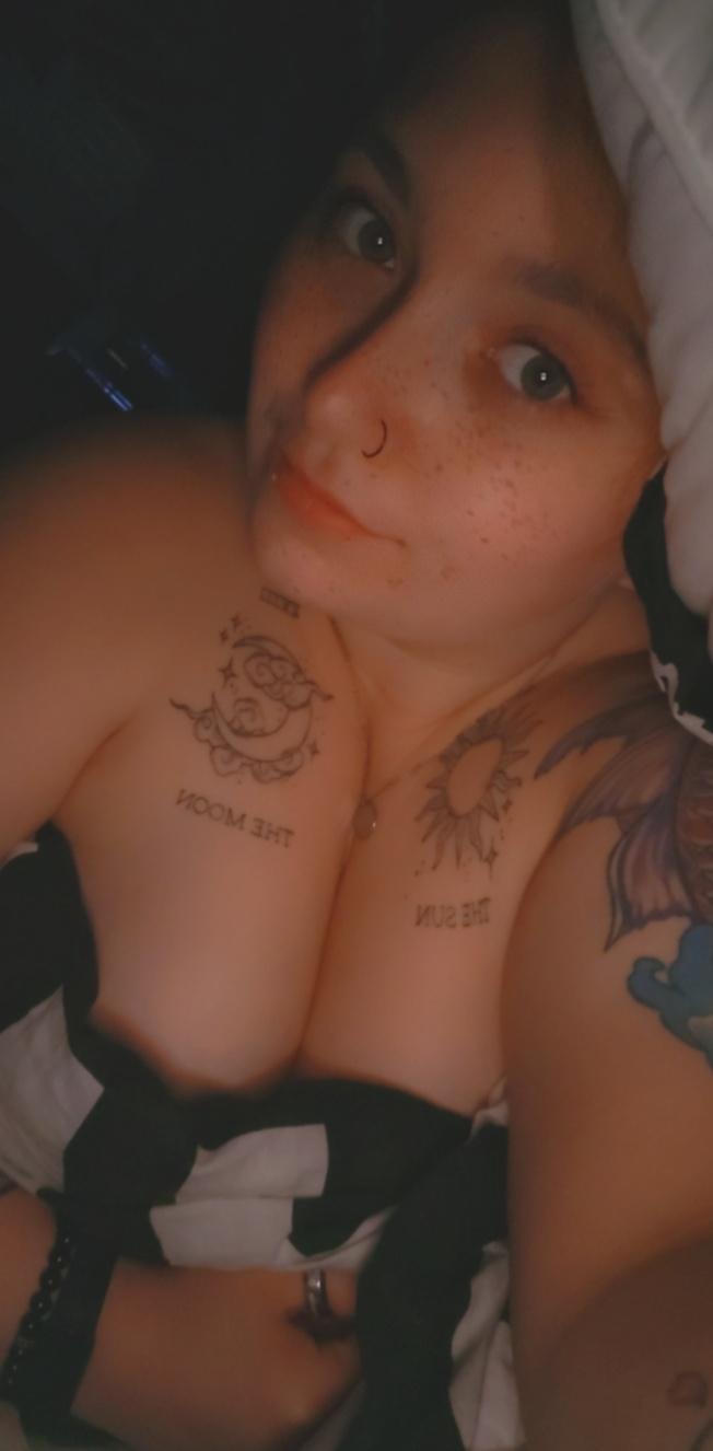Athenaetfoxy's media