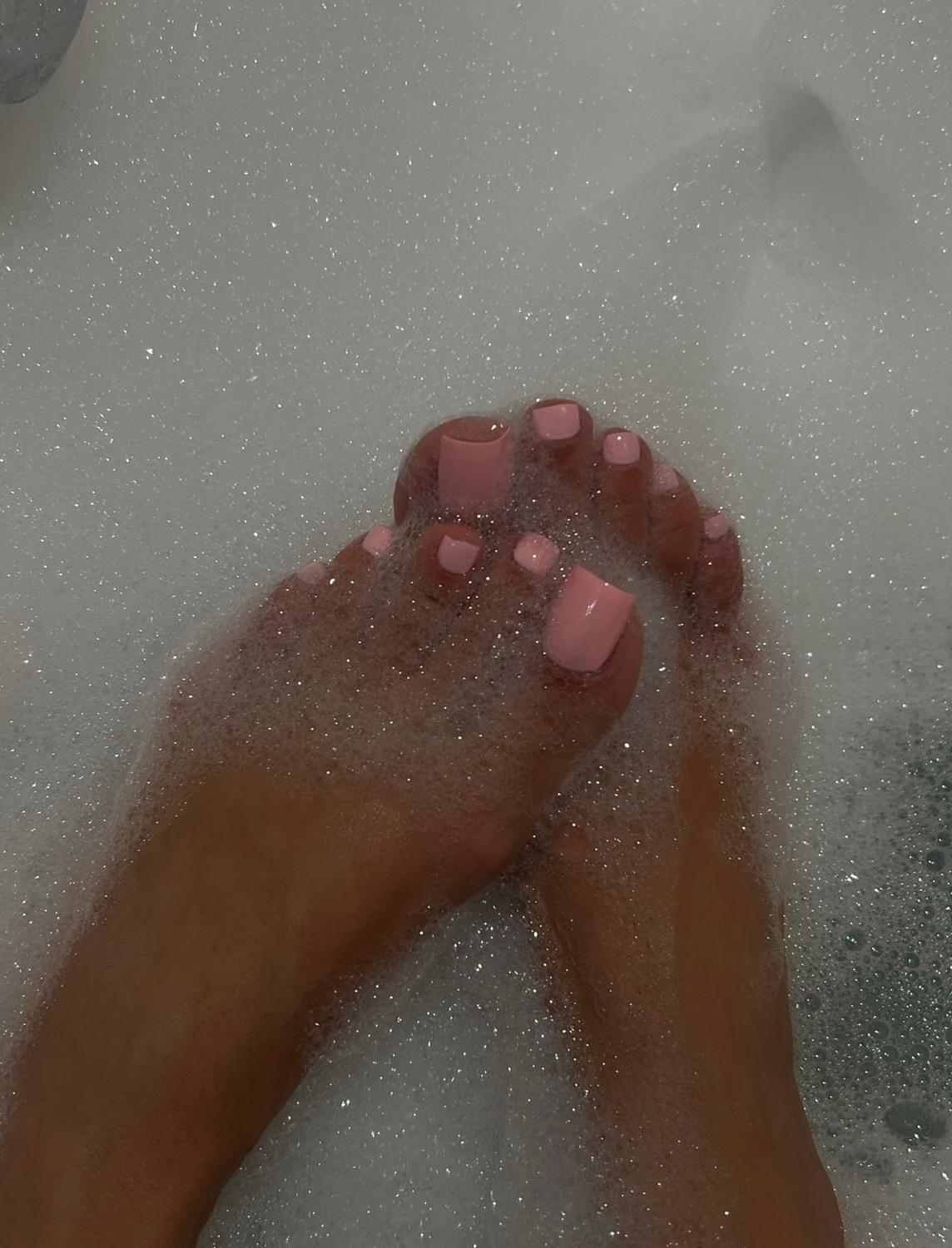 Ayasfeetgirl's media