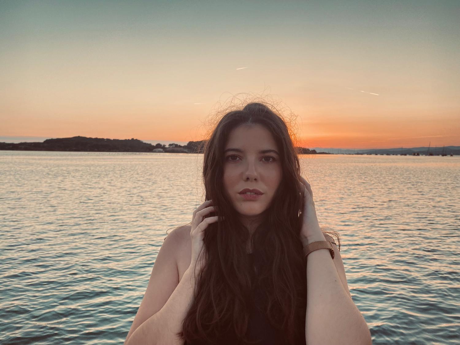 Bellaqueen's media