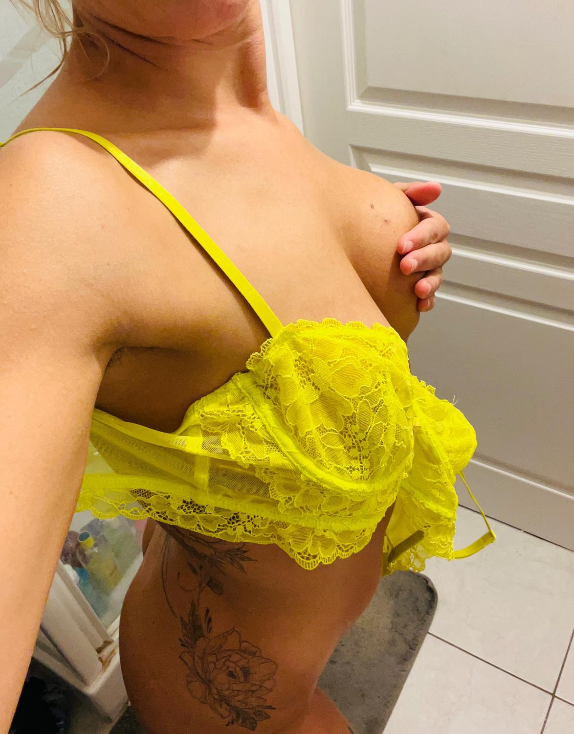 Bellelingerie's media