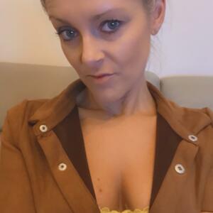 Bellelingerie's media