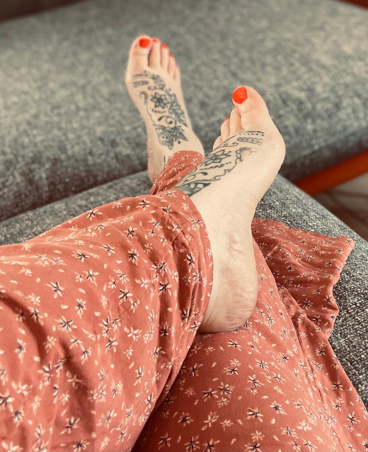 Bettyfeetpics's media