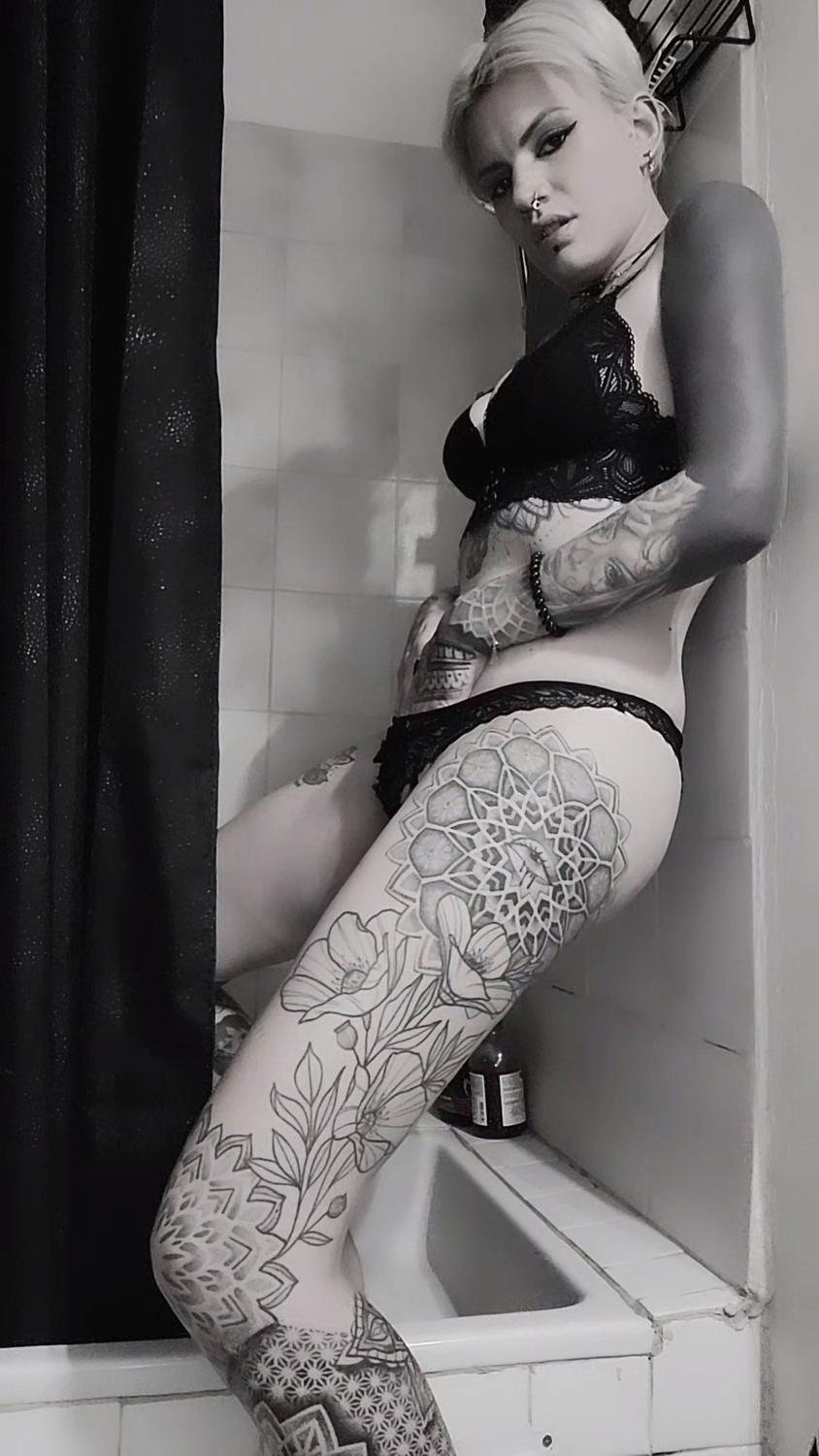 Bl0ndytattoos's media