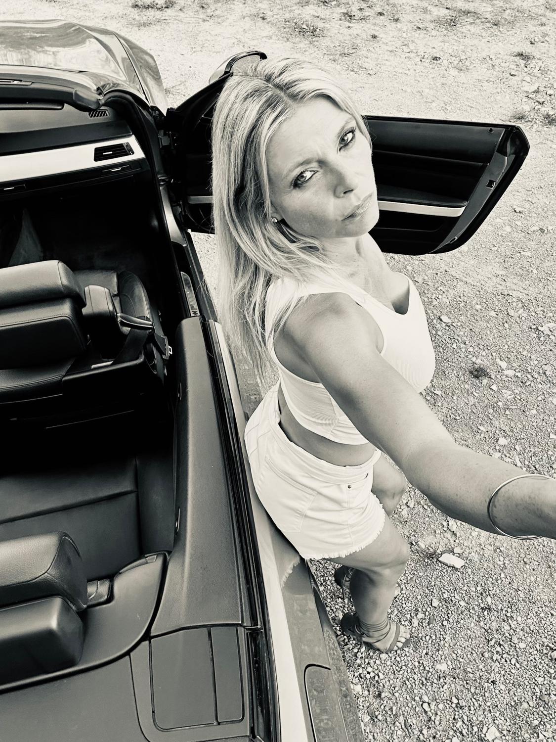Blondieblondinettesexy's media