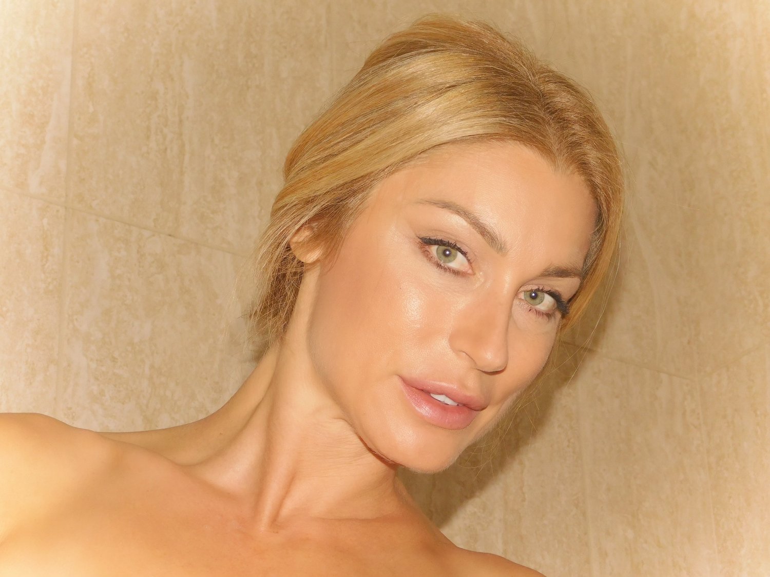 Blondiemodel's media