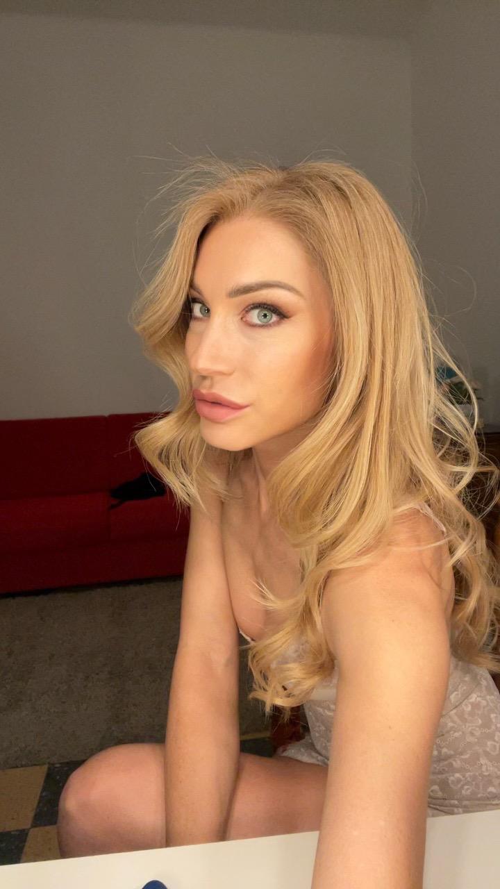 Blondiemodel's media