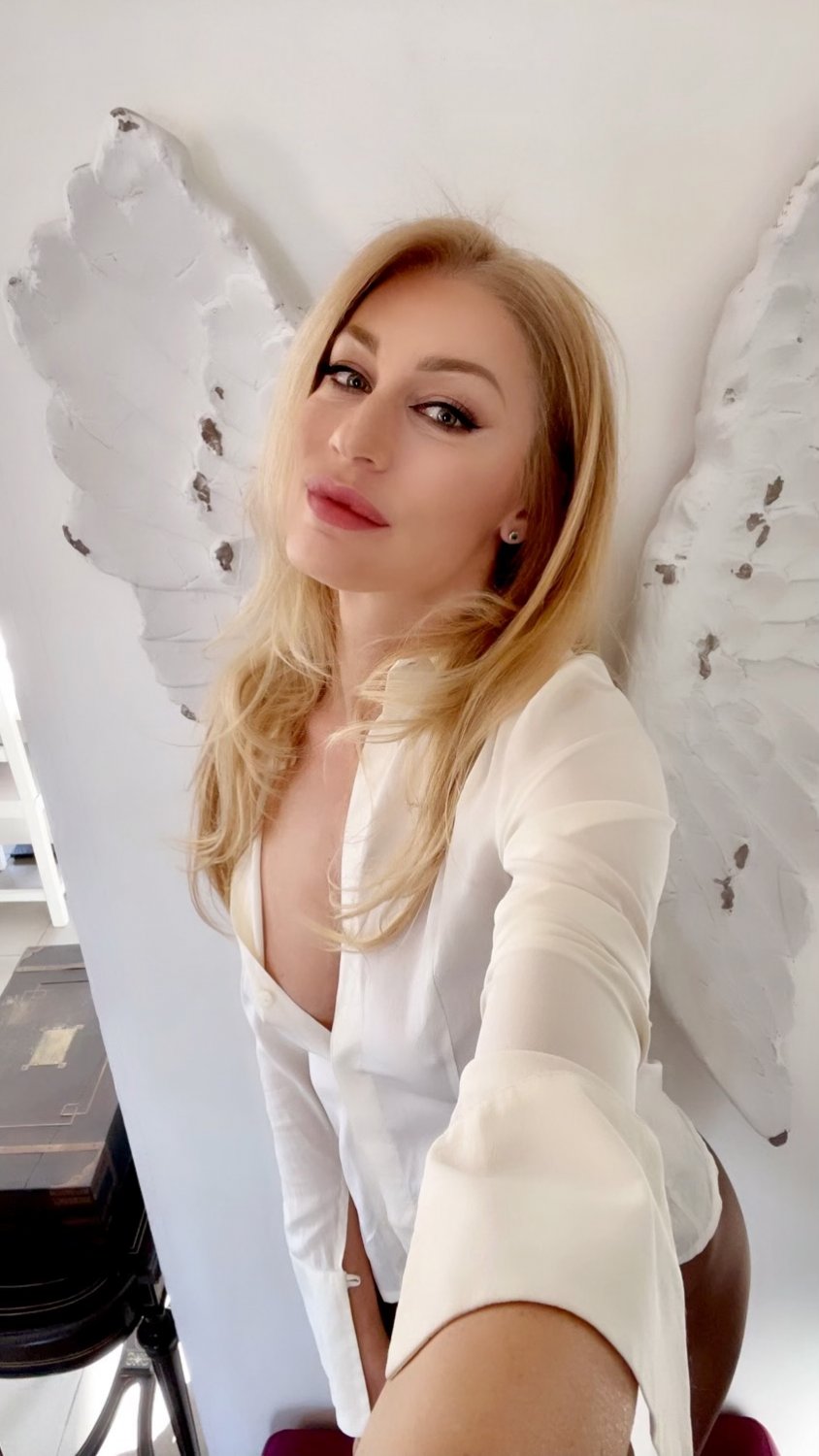 Blondiemodel's media