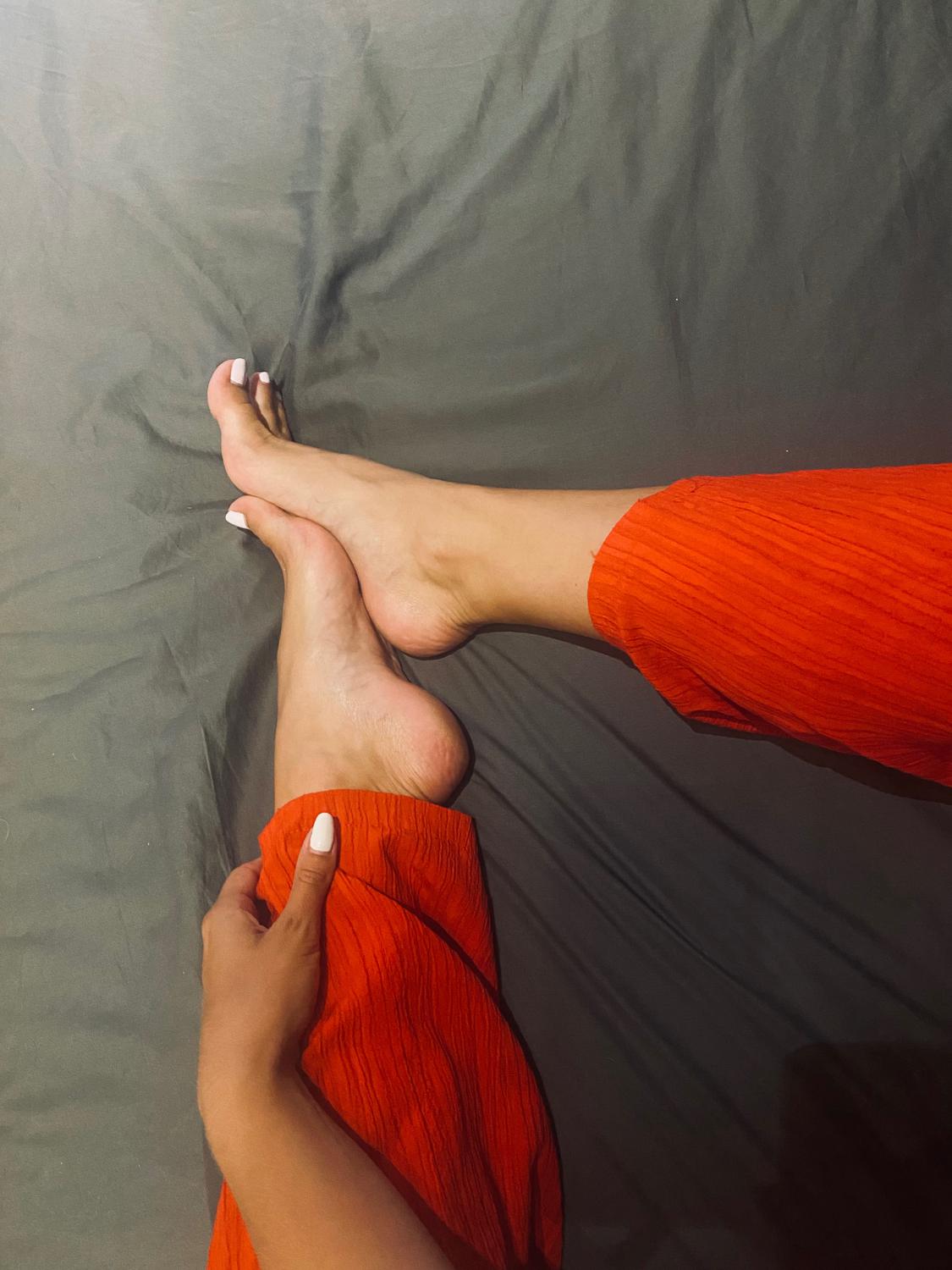 Blondy_sensual_feet's media