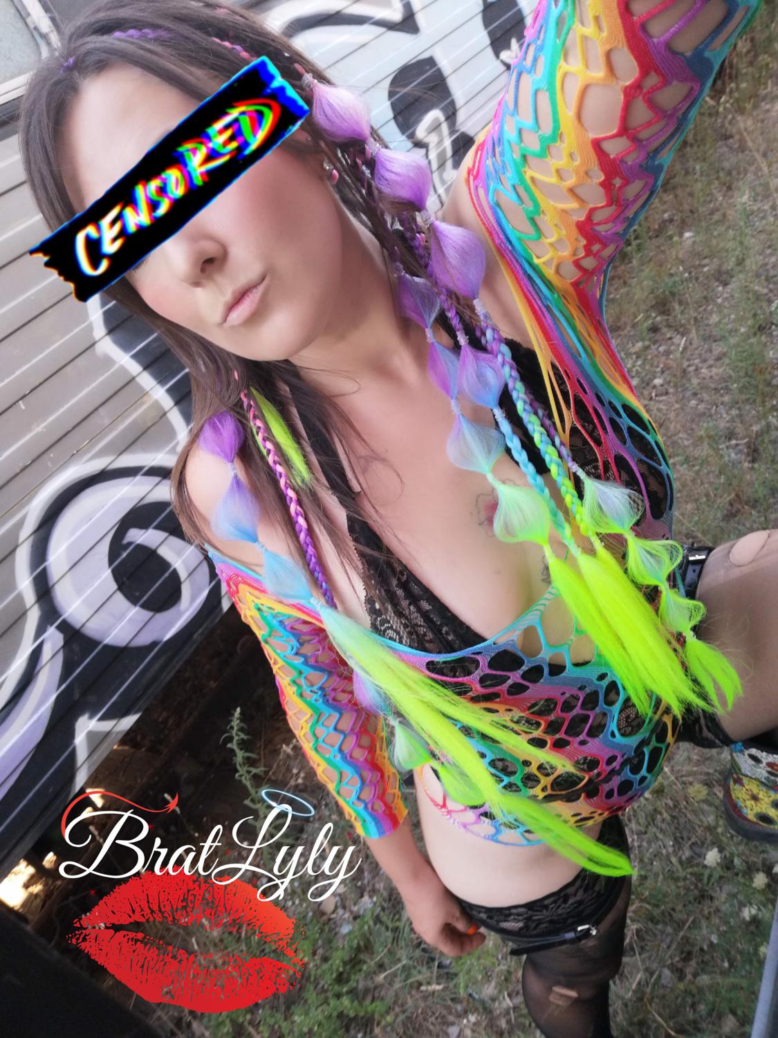 Bratlyly's media