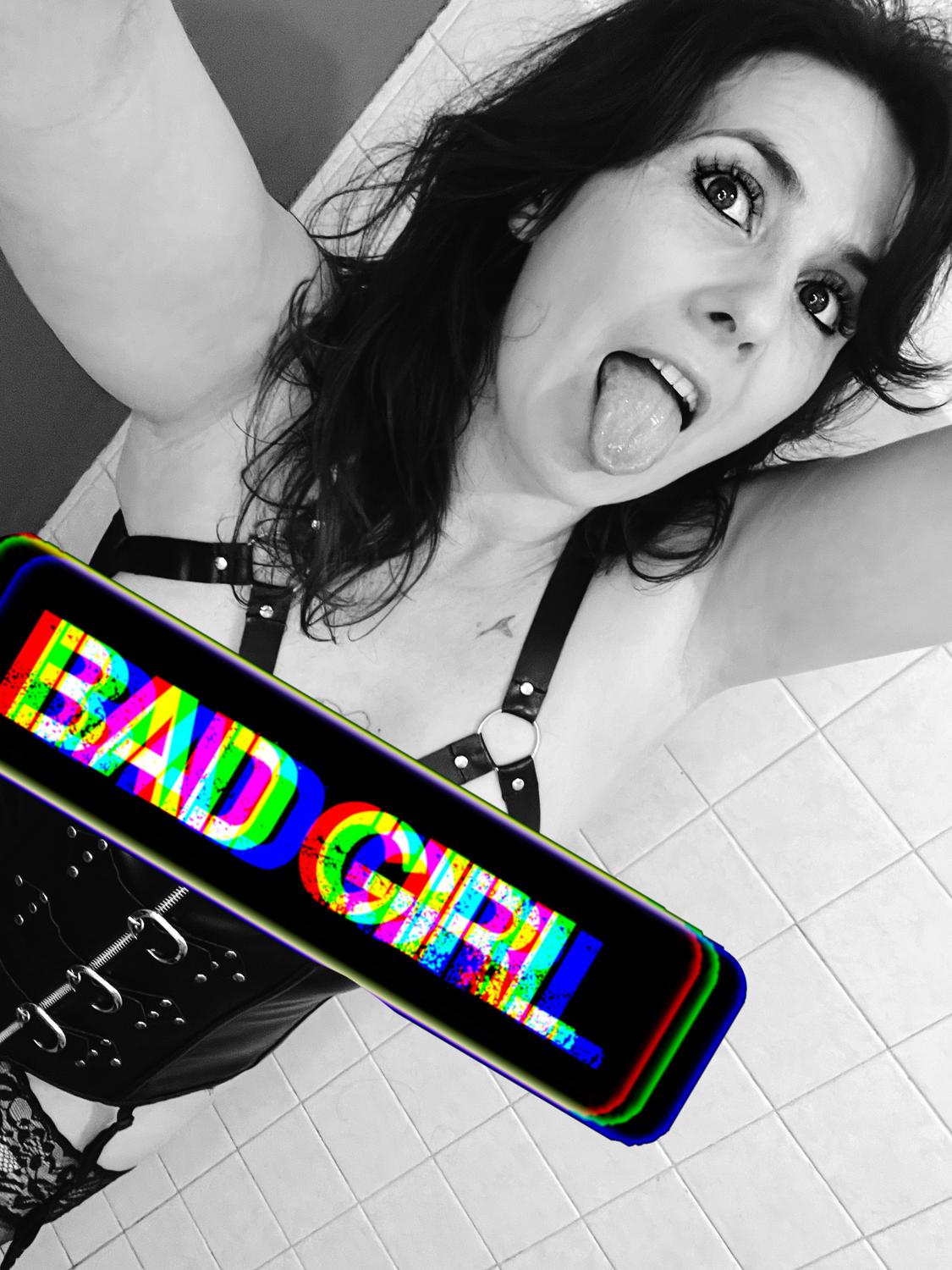 Bratlyly's media
