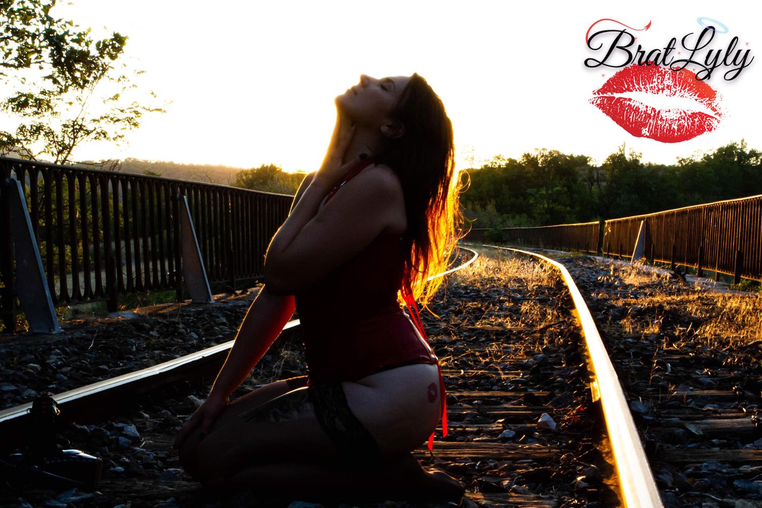 Bratlyly's media