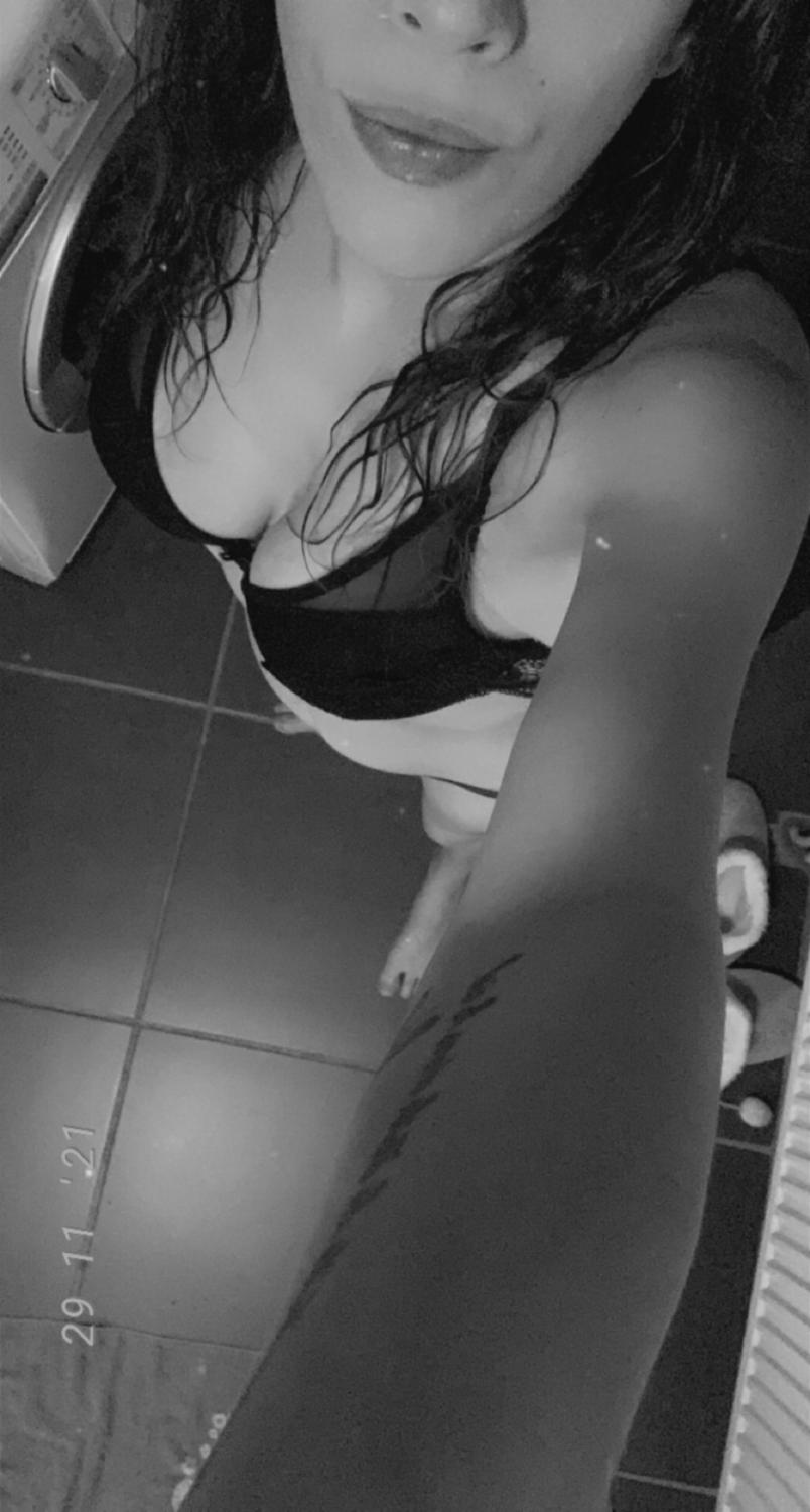 Brunette30's media