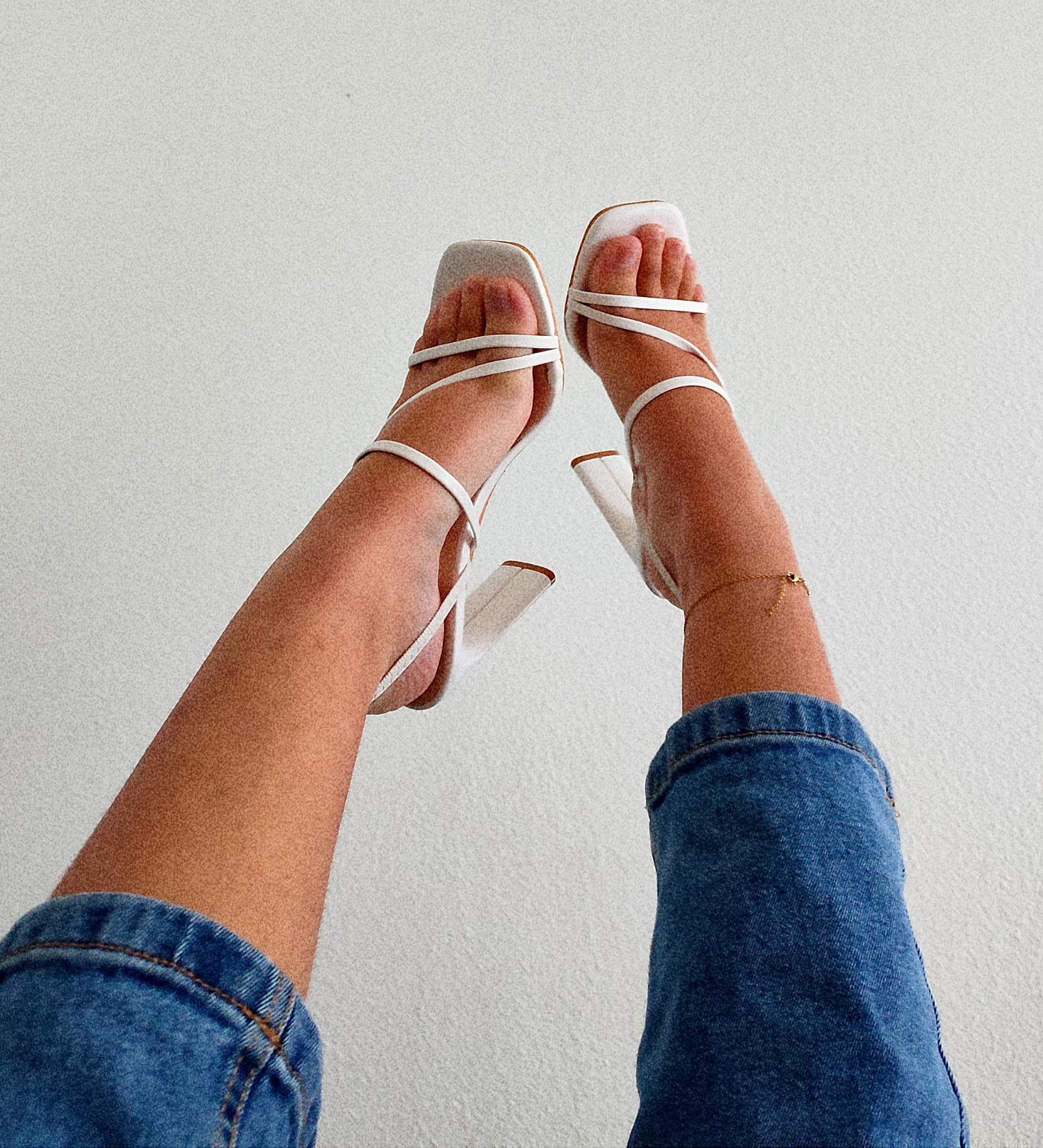 _brunettefeet_'s media