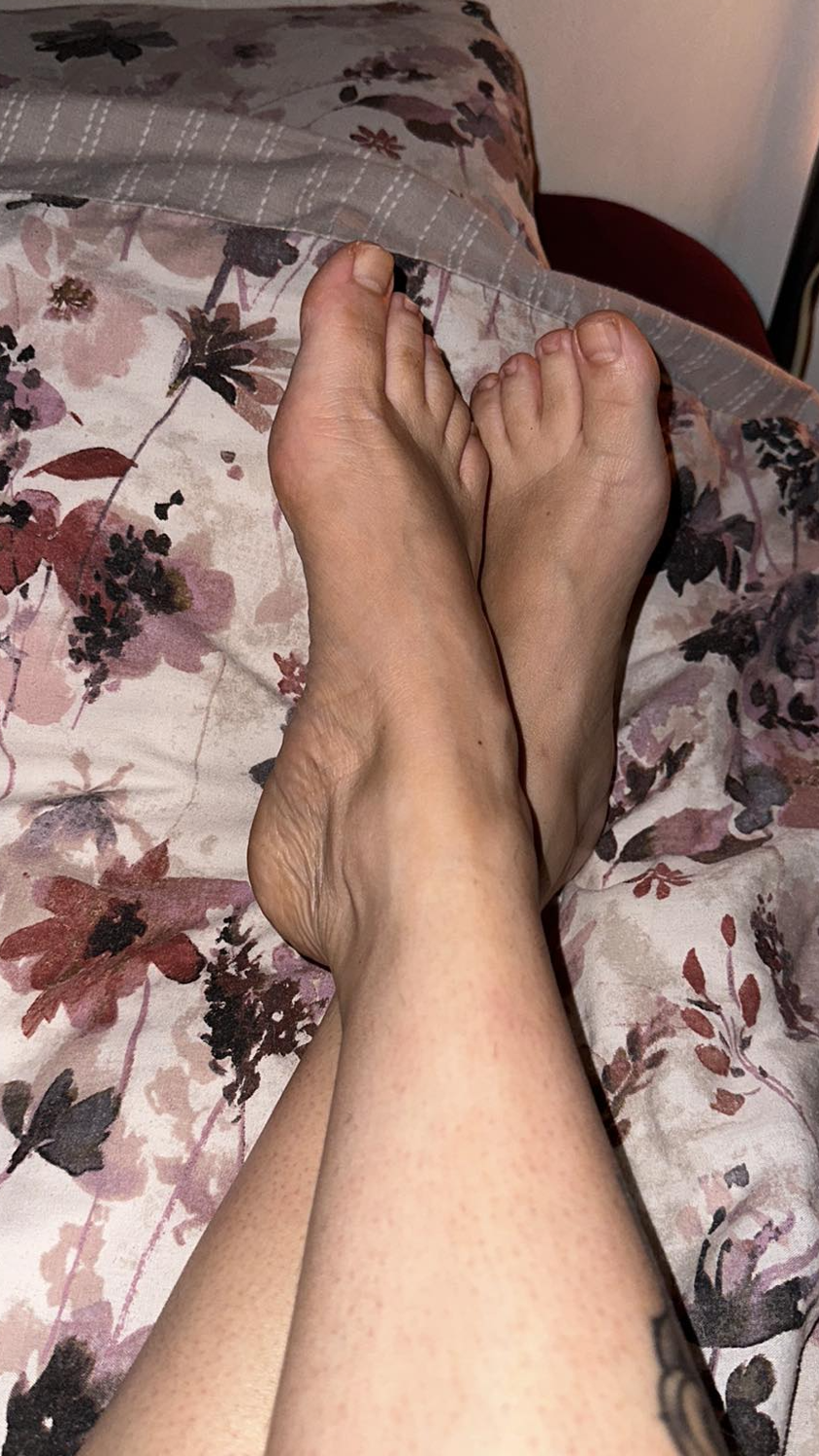 C_a_sistersfeet's media