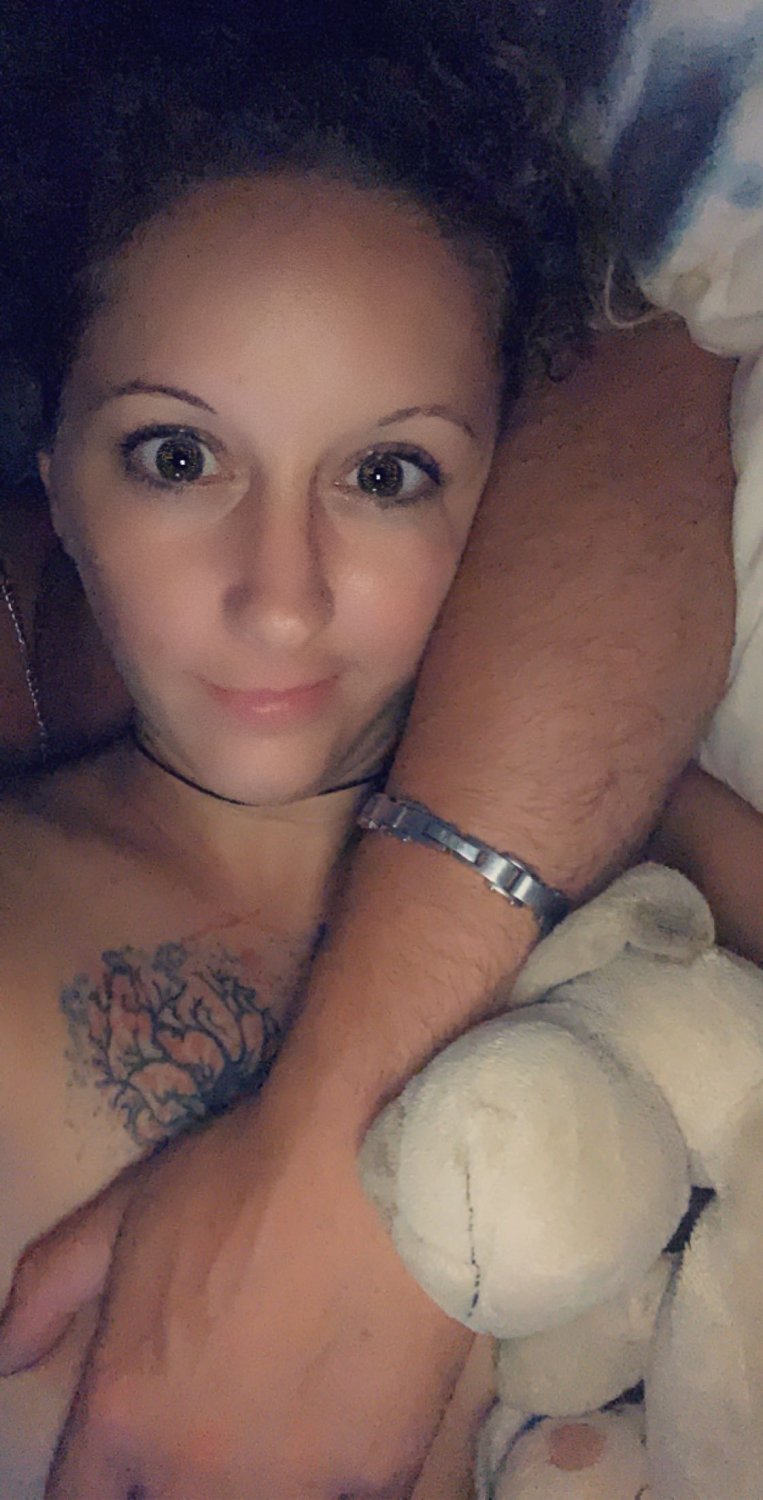 Caronudesexytatouee's media