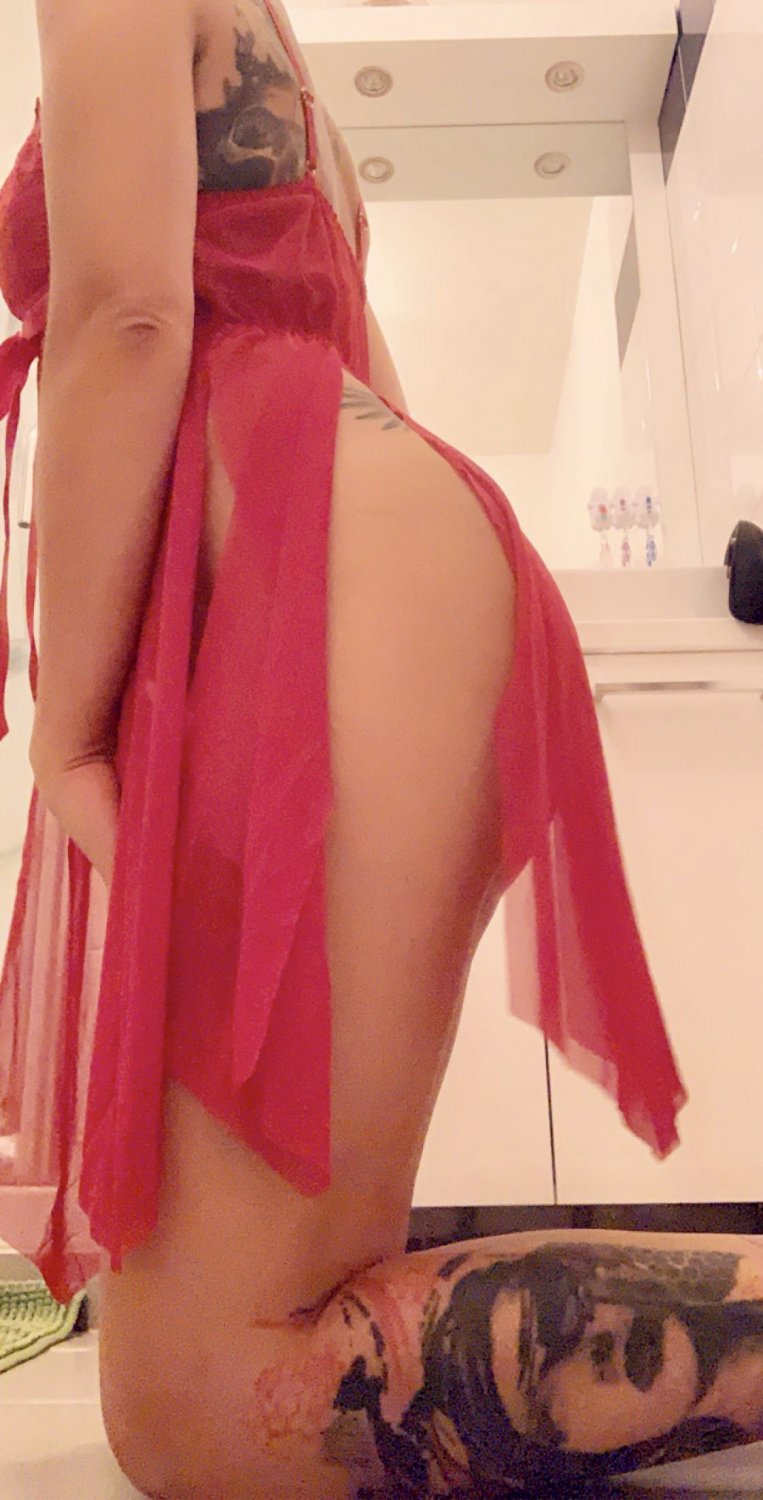 Caronudesexytatouee's media
