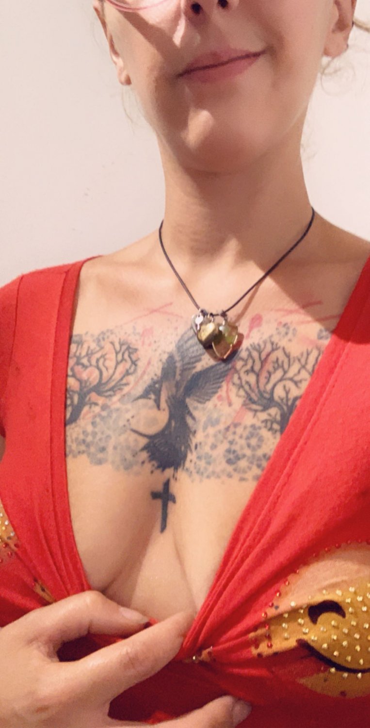 Caronudesexytatouee's media