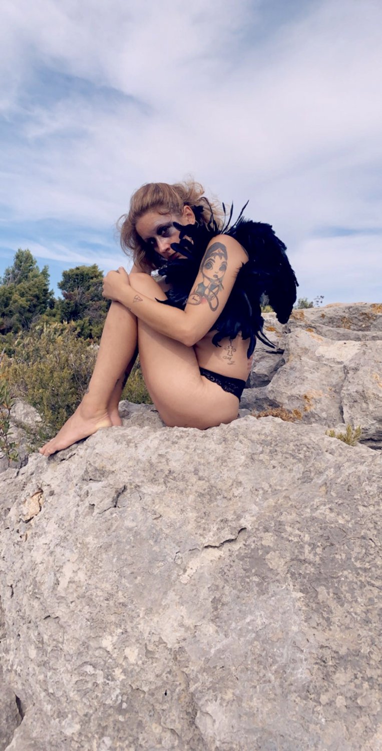Caronudesexytatouee's media