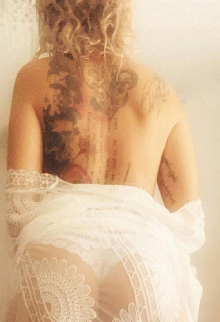 Caronudesexytatouee's media