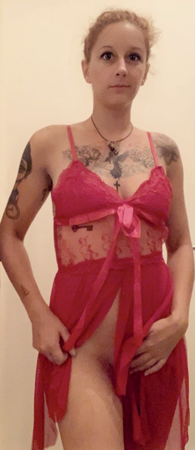Caronudesexytatouee's media