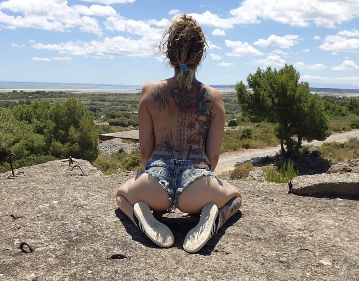Caronudesexytatouee's media