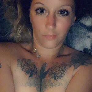 Caronudesexytatouee's media
