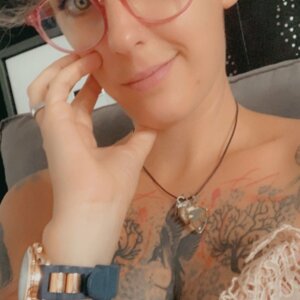 Caronudesexytatouee's media